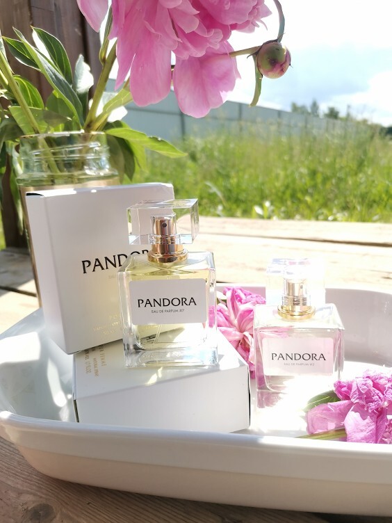 Ароматы пандора. Пандора 2 Парфюм. Туалетная вода Apple Parfums pandora. Пандора 002. Пандора духи женские цветочный аромат.