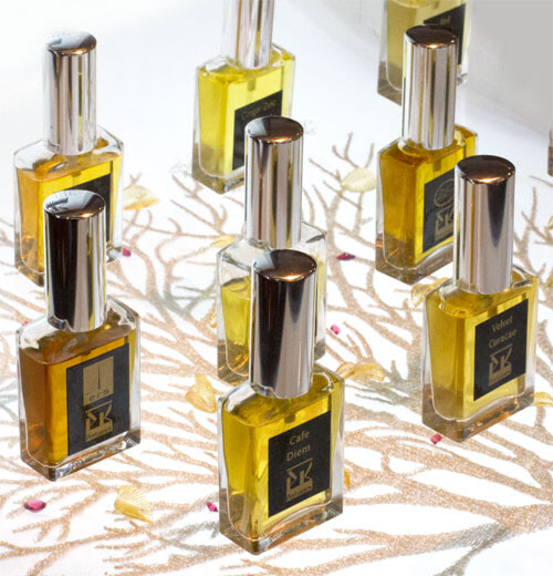 Red Leather и Zaffran от PK Perfumes – два дебютных аромата, представленных на выставке Fragrance Salon (и несколько других ароматов из этой коллекции)