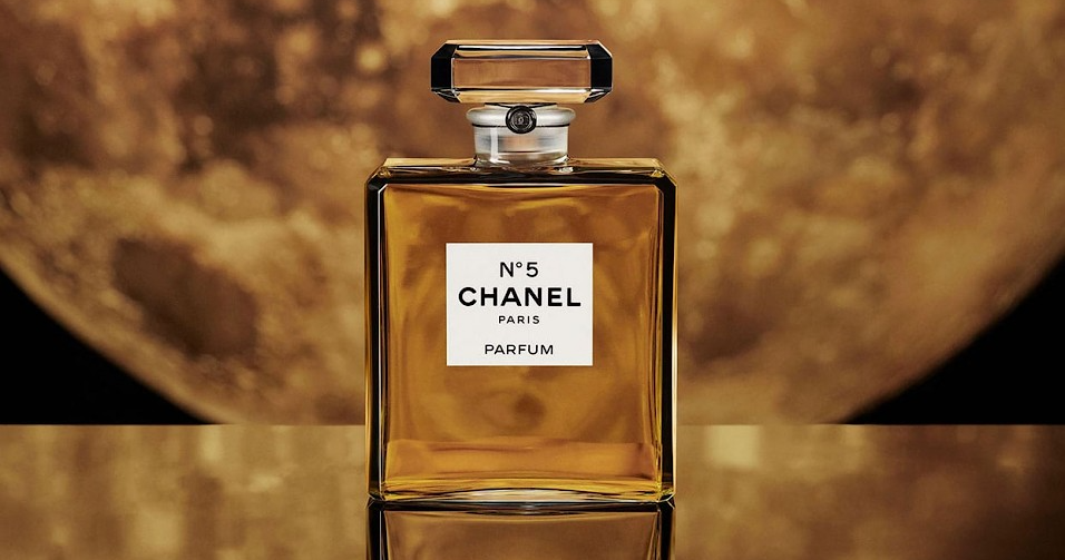 Chanel посвятили видеоролик 100-летнему юбилею Chanel N°5