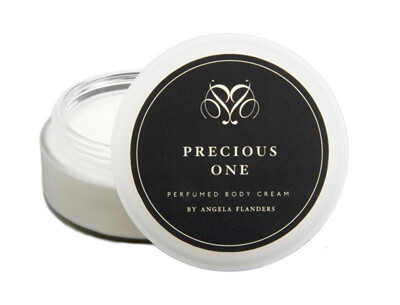 Новости брендов Angela Flanders и Banana Republic