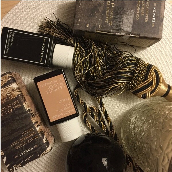 Black Pepper, Cashmere & Lemonwood и Black Sugar, Oriental Lilly & Violet от Korres