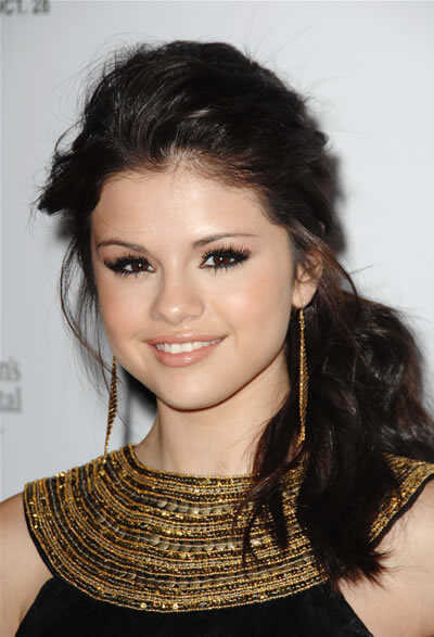Selena Gomez просит своих фанатов помочь ей в создании нового аромата