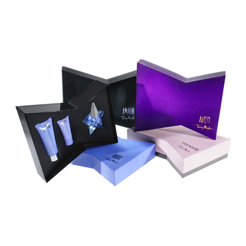 Девять новых праздничных наборов Christmas coffret самых популярных ароматов Thierry Mugler: A*Men, Alien, Angel, Innocent, B*Men, Cologne, Eau de Star, Mirror и Womanity