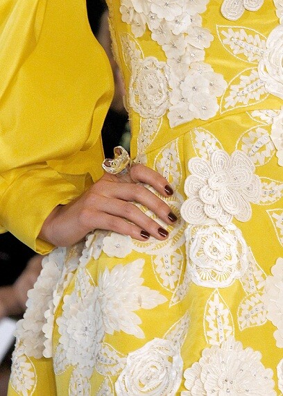 Oscar De La Renta продает свои парфюмерные кольца на Facebook