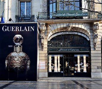 Парфюмерный бренд Guerlain обновляет свой бутик на Елисейских Полях в Париже