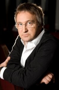 Тюремная тематика в парфюмерии: новый аромат “Владимирский централ”