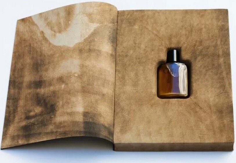 4_Roberto Greco_Oelleres – Objet parfumant_flacon inside book.jpg 4_Roberto Greco_Oelleres – Objet parfumant_flacon inside book.jpg