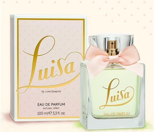 2_Luisa_perfume with pack.jpg