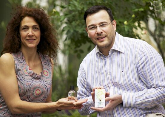 People_with perfume.jpg People_with perfume.jpg