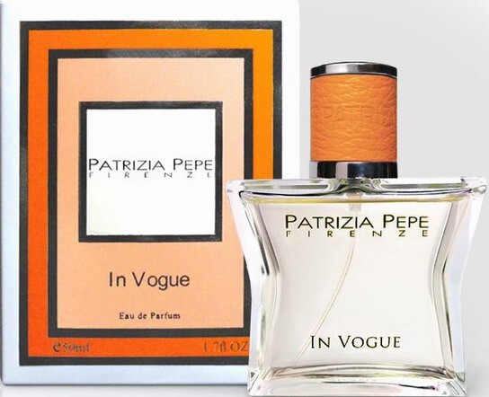 1_Patrizia Pepe_In Vogue_perfume with pack.jpg
