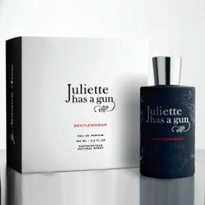 Gentlewoman box.jpg Gentlewoman box.jpg