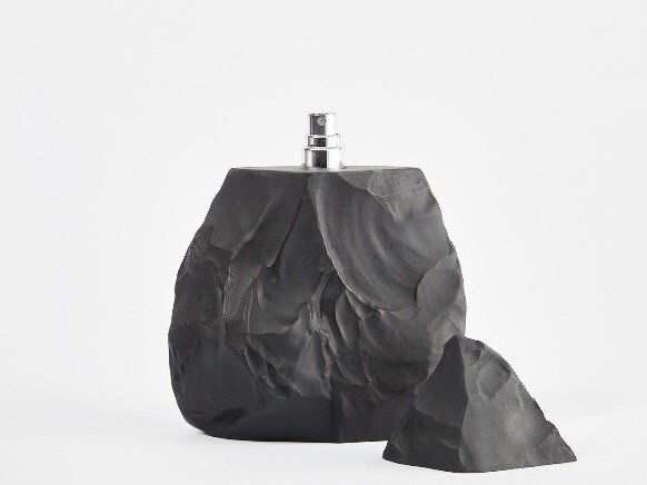 2_Neandertal Perfume_Black_photo.jpg