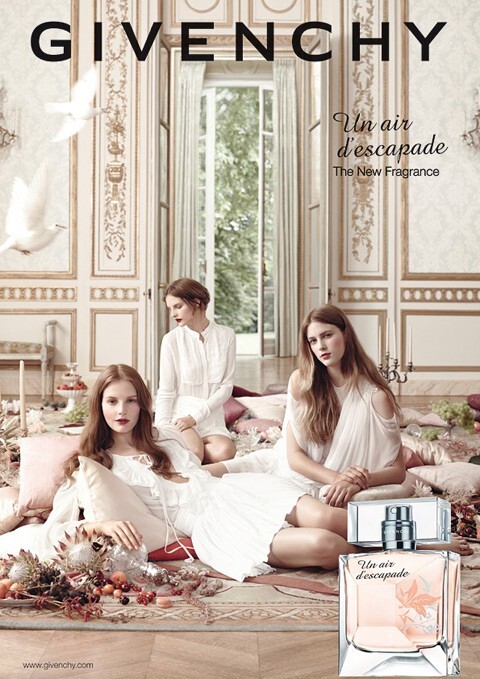 3_Un Air d`Escapade_with girls.jpg