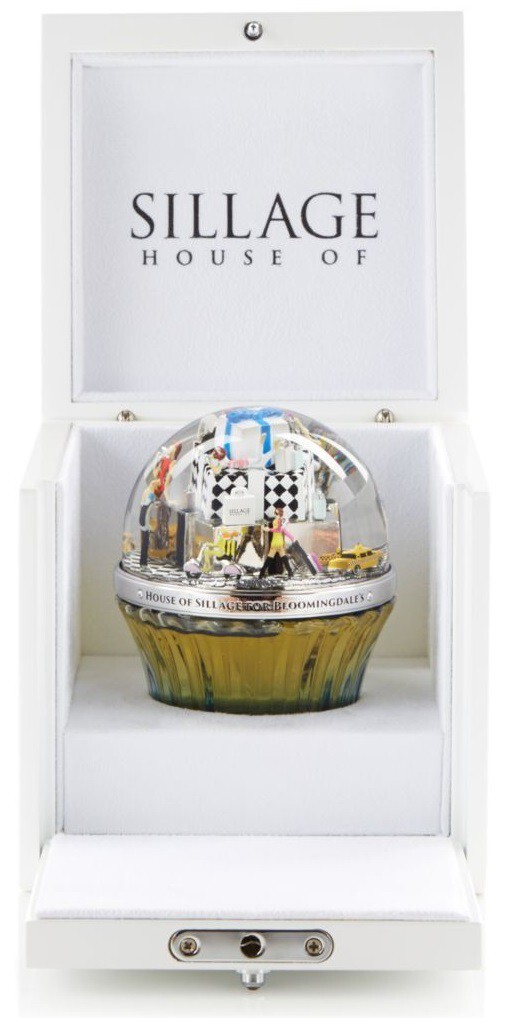 3_House of Sillage_Vetu de Grandeur_in pack.jpg 3_House of Sillage_Vetu de Grandeur_in pack.jpg