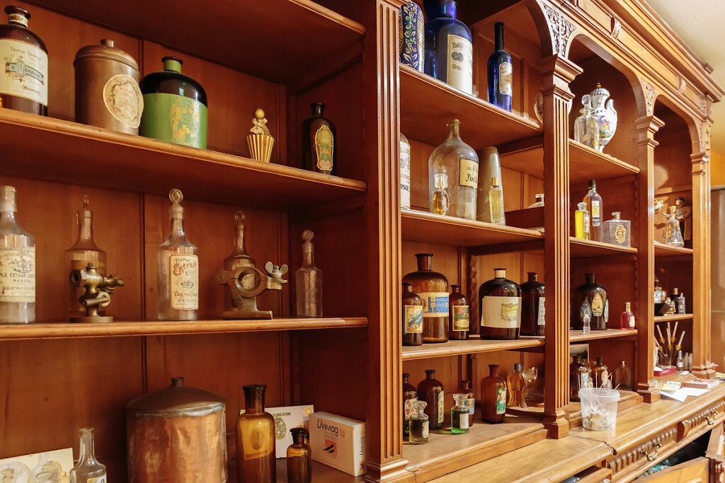 Old_Perfume_Shop_Display_Fragonards_ExpatExplore.jpg