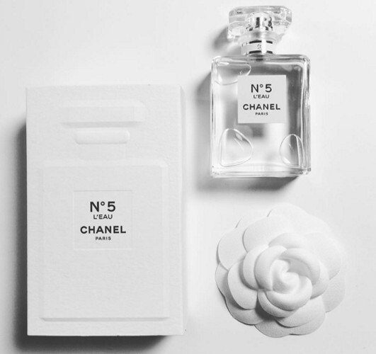 2_Chanel No.5 LEau_poster.jpg