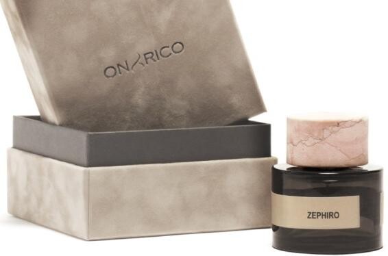 3_Onyrico_Zephiro_perfume with pack.jpg 3_Onyrico_Zephiro_perfume with pack.jpg