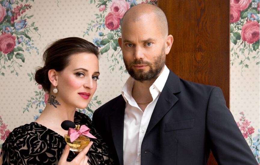 Loverose_with people.jpg Loverose_with people.jpg