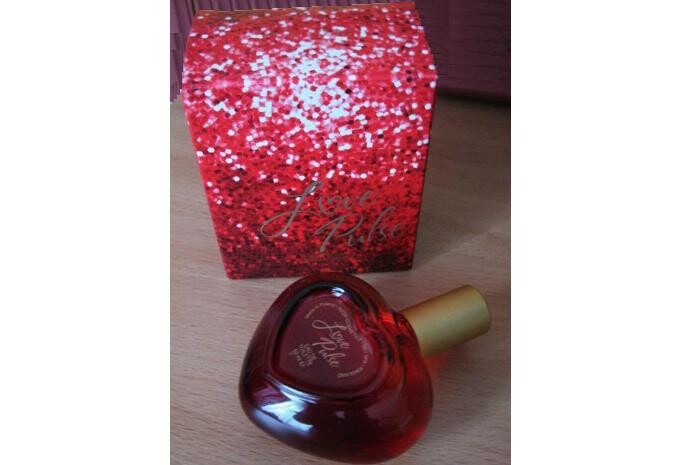 2_Love Pulse_with pack.jpg