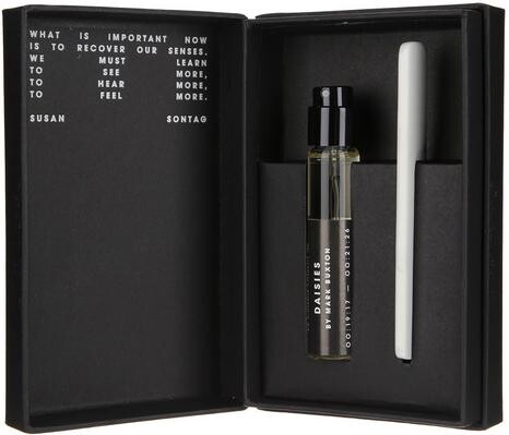 1_La Folie a Plusieurs_Daisies_in pack.jpg