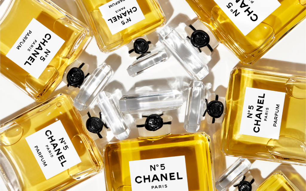 Фото: Chanel 05162445-chanel-no-5-perfume_cover_1920x1200.png