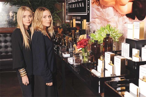 Mary-Kate and Ashley Olsen with perfumes.jpg Mary-Kate and Ashley Olsen with perfumes.jpg