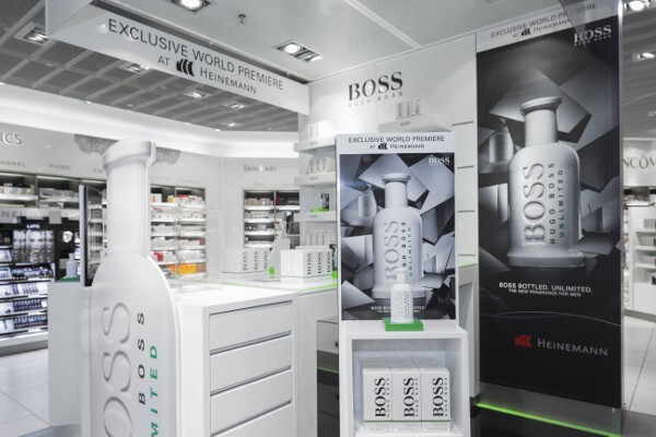 3_Hugo Boss Unlimited_in airport.jpg