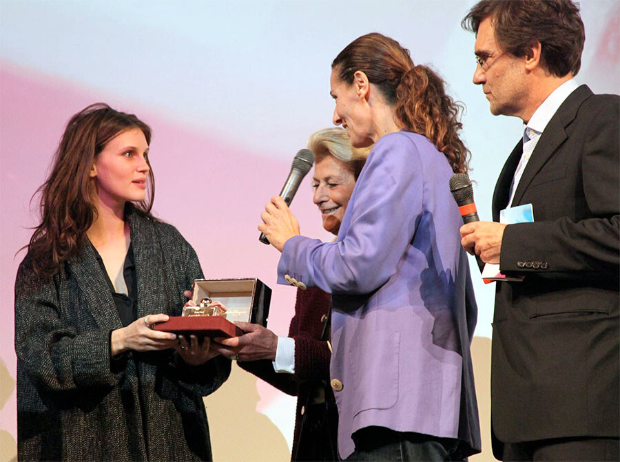 3_Marine Vacth and Signorina Eau de Parfum.jpg