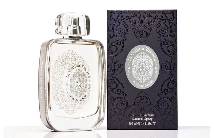 2_2_Vicolo Del Sellaio_with pack.jpg