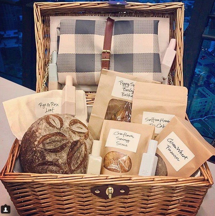 Jo Malone_The English Fields_perfumes in bag_photo.jpg Jo Malone_The English Fields_perfumes in bag_photo.jpg