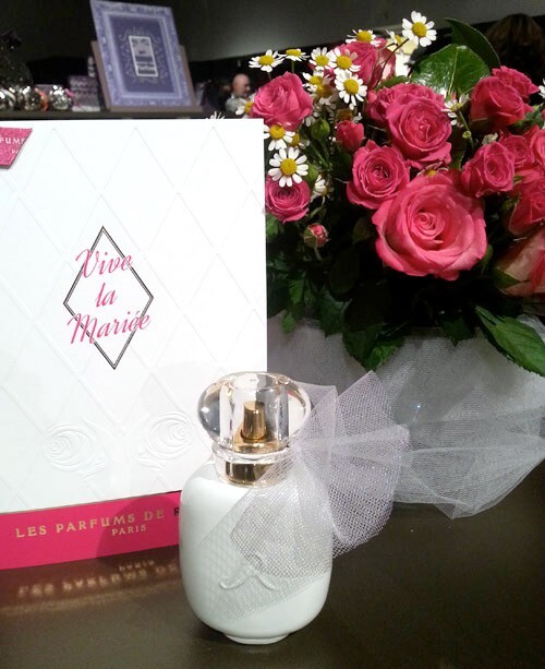 2_Viva Mariee_with pack.jpg 2_Viva Mariee_with pack.jpg