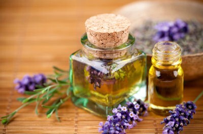 Lavender_natural_oil.jpg