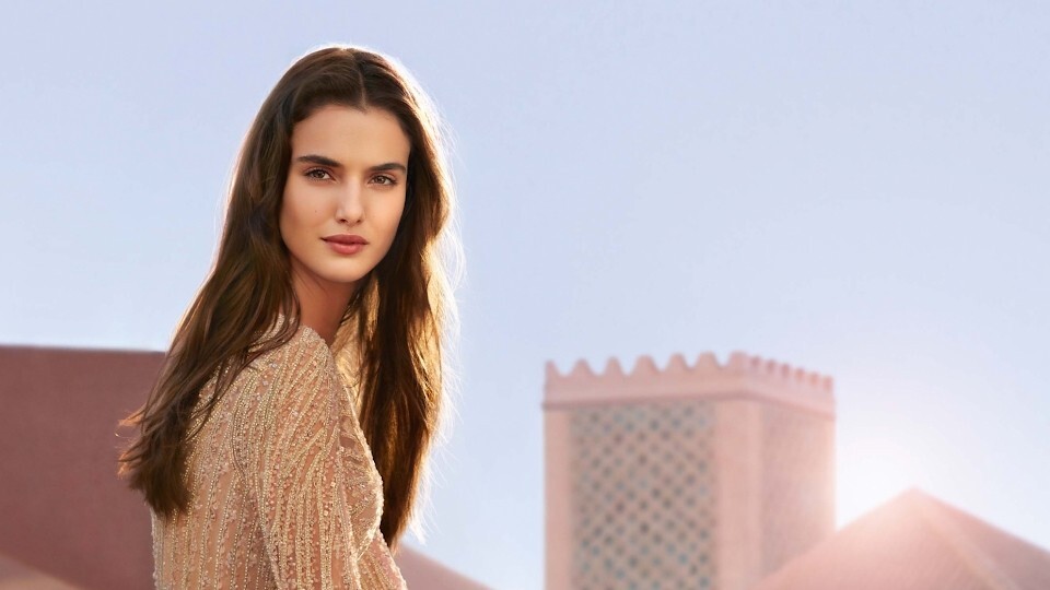 Кадр из промо-кампании нового аромата Le Parfum Essentiel Elie Saab ELIE-SAAB_LE_PARFUM_ESSENTIEL_MODEL_2019_English_075-scaled-960x540.jpg