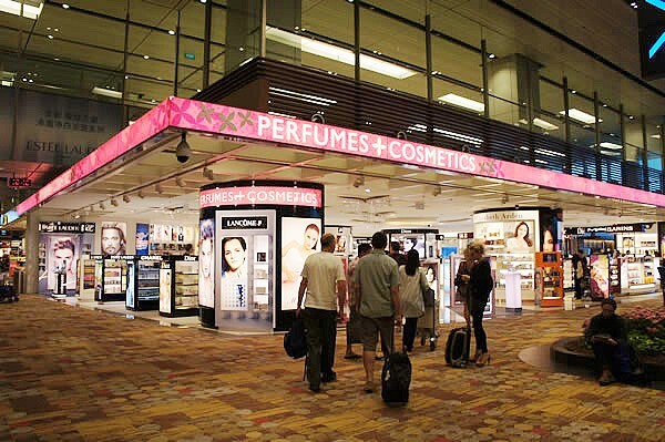 7_Singapore_2 store.jpg
