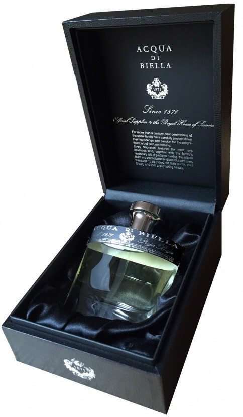 2_Acqua di Biella Preja Buja_in pack.jpg