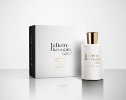 2_Juliette Has A Gun_Another Oud_perfume with pack.jpg