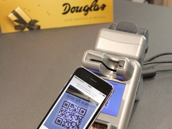2_Douglas_smartphone payment.jpg