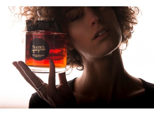 2_Teatro Fragranze Uniche_perfume.jpg