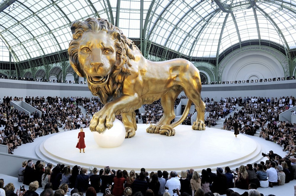 Chanel scenography with The Lion for the presentation of fall 2010 Couture collection in Paris..jpg