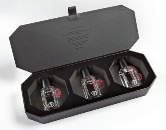 Etre Au Parfum_perfumes in pack.jpg