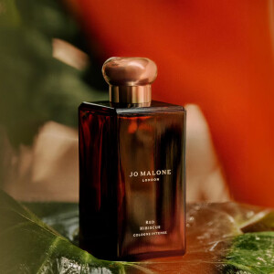 Jo Malone перезапустили Red Hibiscus Cologne Intense в новом дизайне