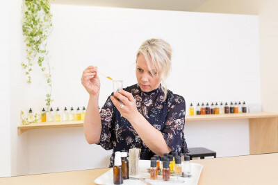 Лиз Кук, парфюмер