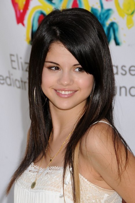 Вдохновением для дебютного аромата Селены Гомес (Selena Gomez) послужили близняшки Олсен (Olsen)
