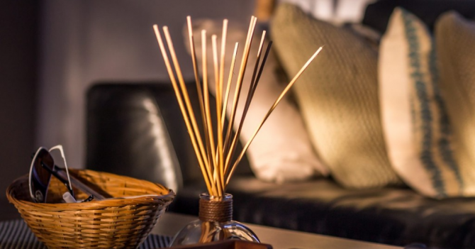 Вредны ли парафиновые ароматические свечи и благовония?