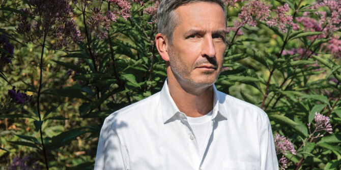 Dries Van Noten запускает линию парфюмерии и косметики