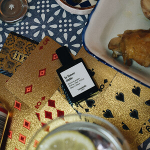 La Foncedalle – новый аромат от Versatile Paris, вдохновлённый шумной вечеринкой