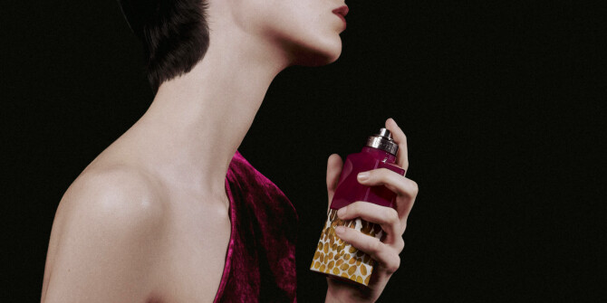 Dries Van Noten продолжают исследовать игру текстур в аромате Velvet Violet