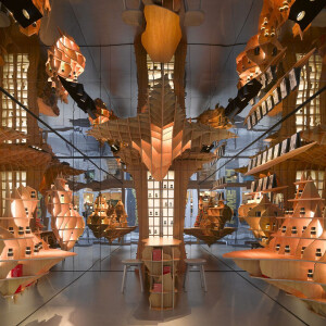 Гигантские соты и отполированная сталь: чем примечателен интерьер парижского бутика Frédéric Malle