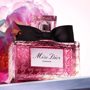 Dior и Франсис Кюркджян представляют новый аромат Miss Dior Essence