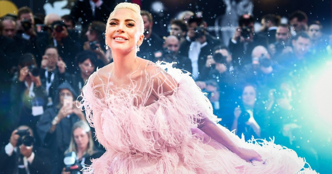 Леди Гага стала лицом гендерно-нейтрального аромата Valentino